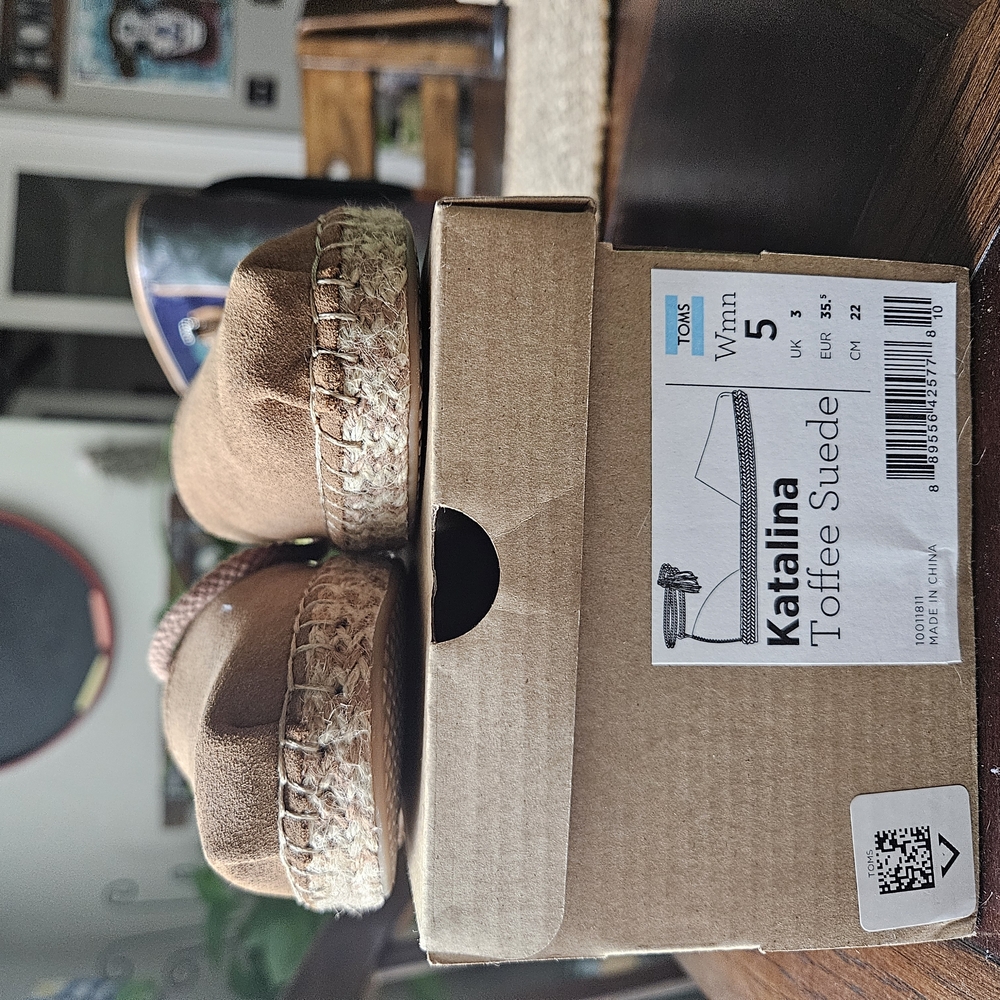 TOMS Kids Brown Shoes - Picture 2 of 6